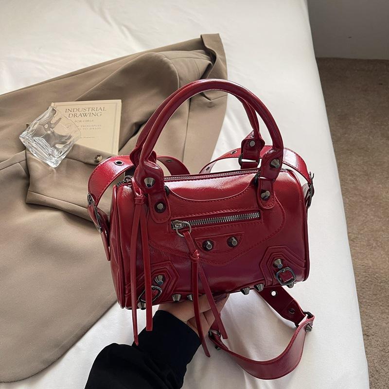 

Новая модная сумка-локомотив с заклепками высокого класса, трендовая, портативная, на плечо, мессенджер, женская сумка бордовый