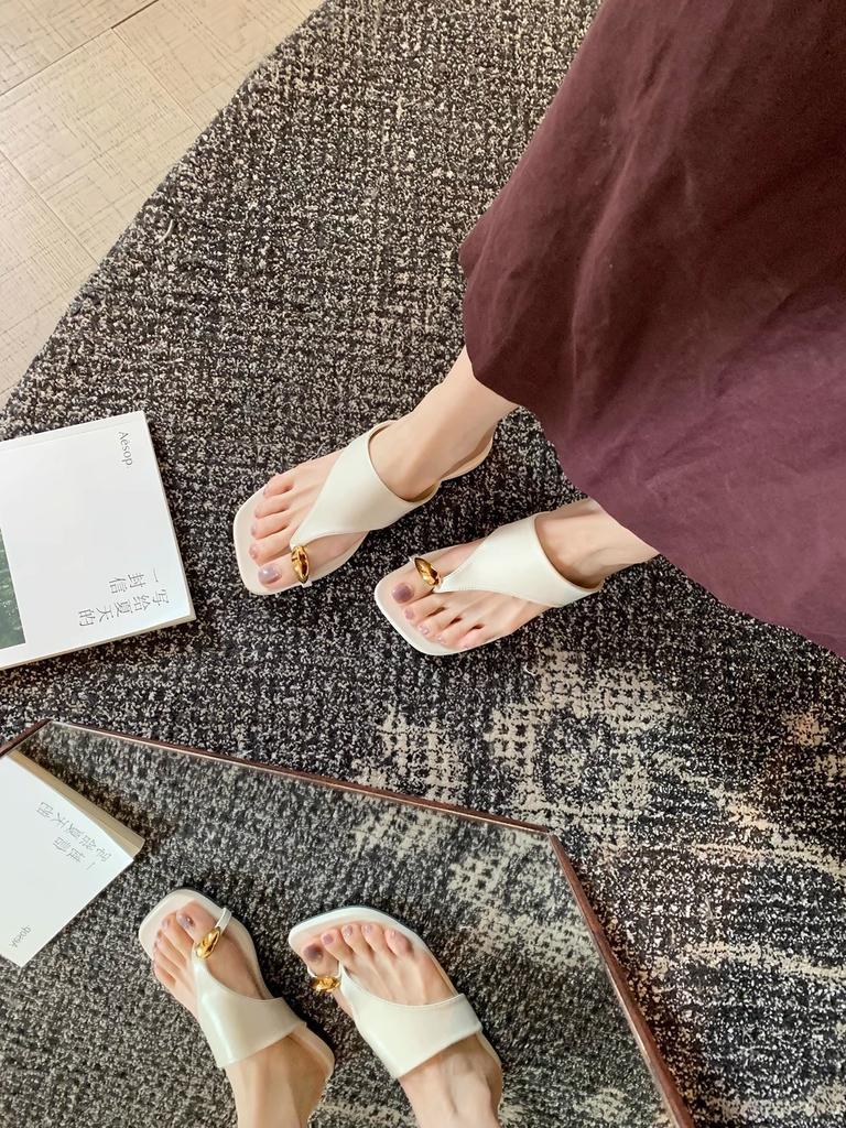 Sheepskin Version~ Genuine Leather Casual Sleeve Toe Flip-flops Women's Summer Wear Metal Buckle Flat Bottom Pinch Slippers Beach Sandals