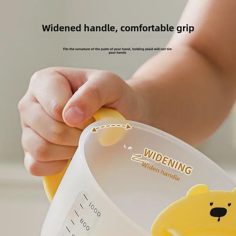 Messbecher aus Kunststoff mit Skala und Eierfilter