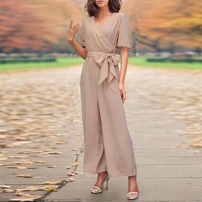 Pantaloni largi dintr-o singură bucată, cu decolteu în V, pentru femei, ocazional, cu bretele pentru navetă