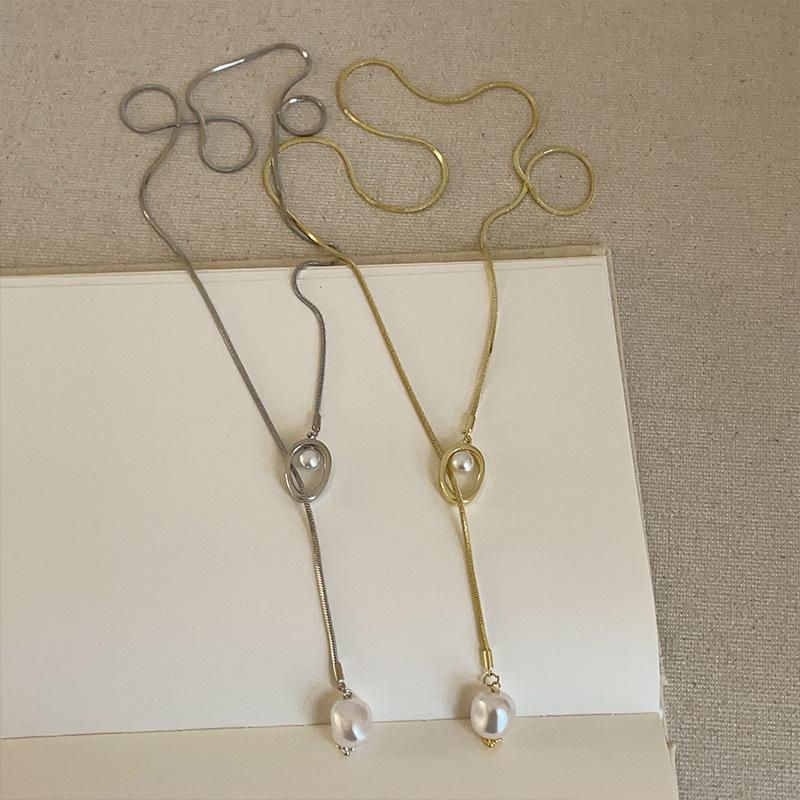 Hochwertige Geometrische Perlen- und Gold-Anhänger Halskette mit Silberperlen - Elegantes Leichtluxus-Accessoire für Damen