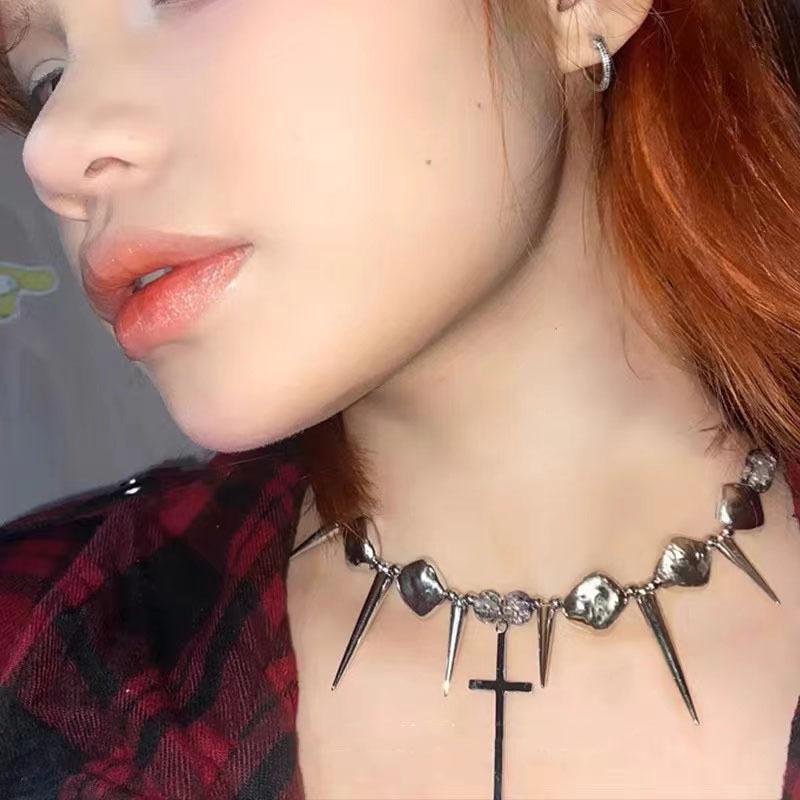 Y2k Subculture Spike Cross Rivet Tassel Necklace Glass Crystal Beads Beaded Chain Choker for Women Men Goth Punk Grunge Jewelry