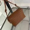 Borsa a tracolla quadrata compatta in vera pelle intrecciata da donna, minimalista, piccola