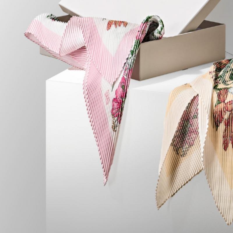 Daks Pink Flower Pleated Scarf Dcsc6e663p2