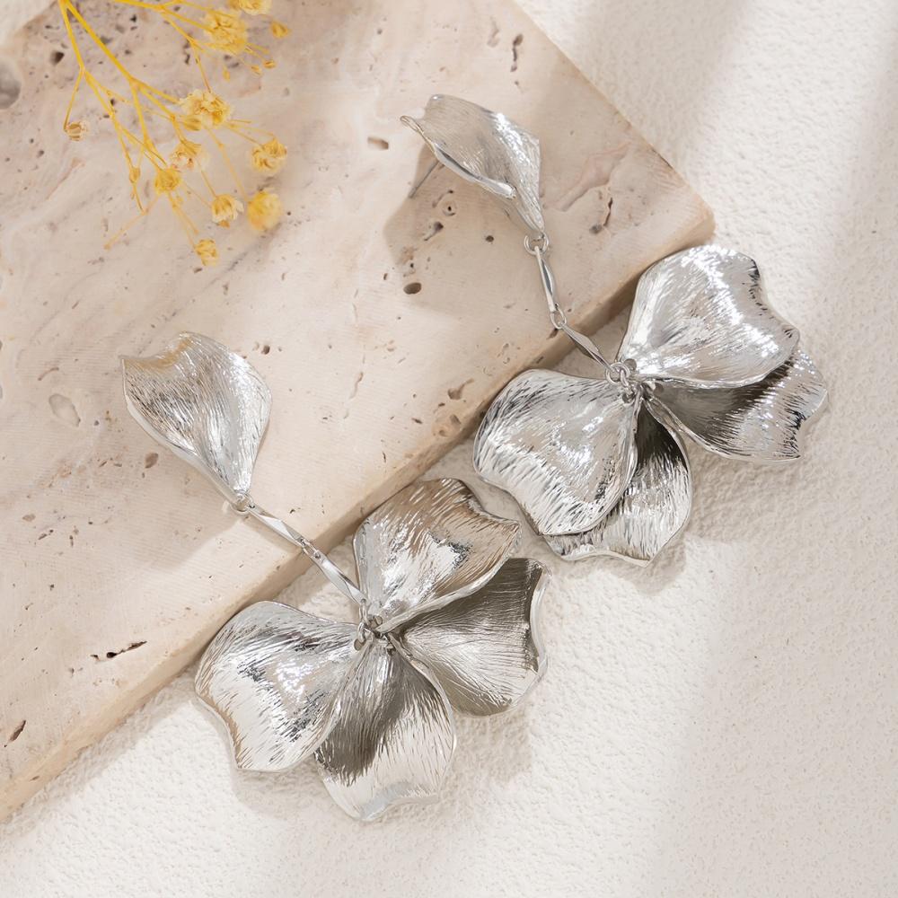 Punk flower petal long fringed pendant earrings, hanging eardrops, wedding bride earrings, banquet gifts