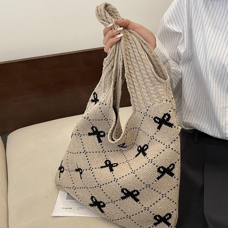 The new ins bag is specially designed for knitted bags, bow bags, woven bags, and large-capacity tote bags for women.
