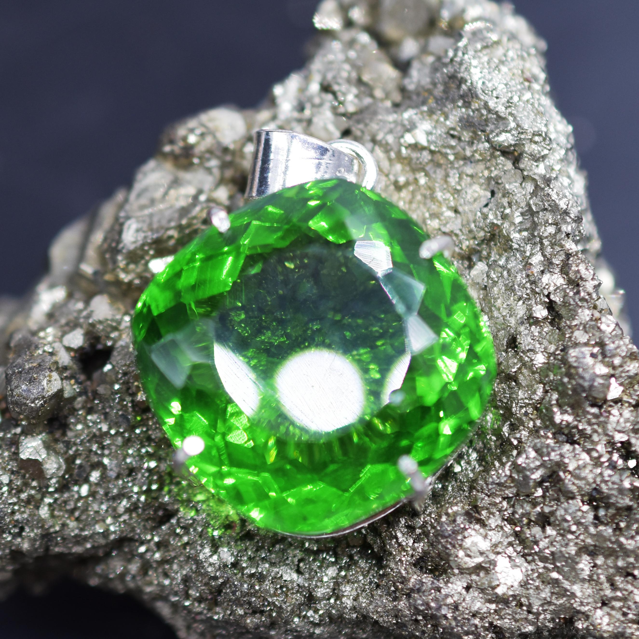 

Certified 925 Sterling Silver Pendant Green Topaz Cushion 105.6 Ct Gems Natural my 356-k 42.5 mm approx зелений