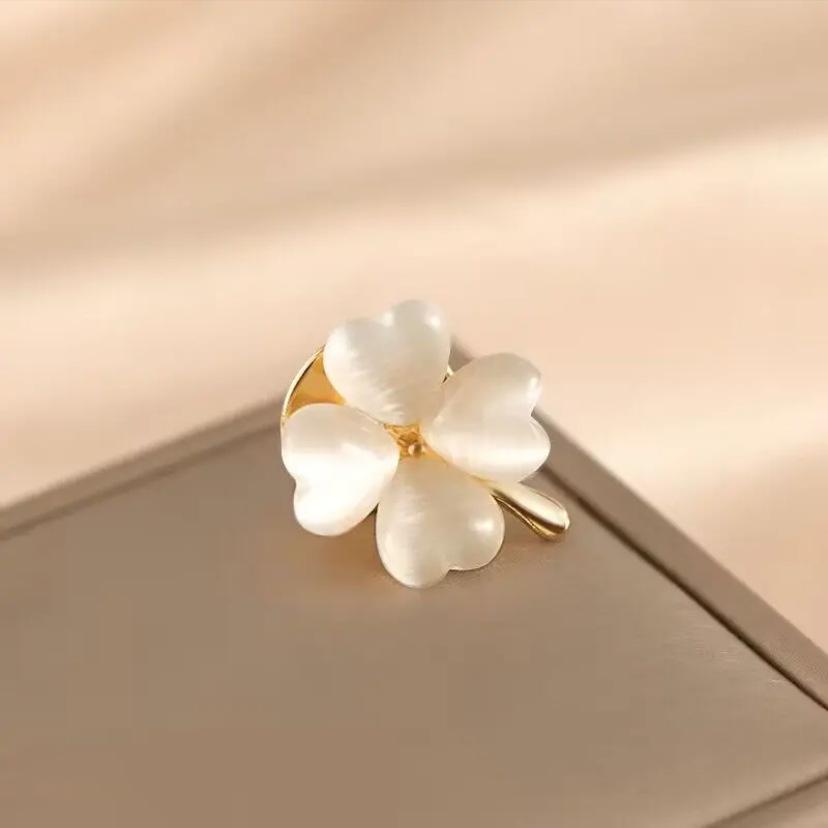 Cute Sweet Opal Stone Flower Pearl Brooches for Women Exquisite Snowflake Bowknot Fixed Clothing Buckle Small Pin Accessories