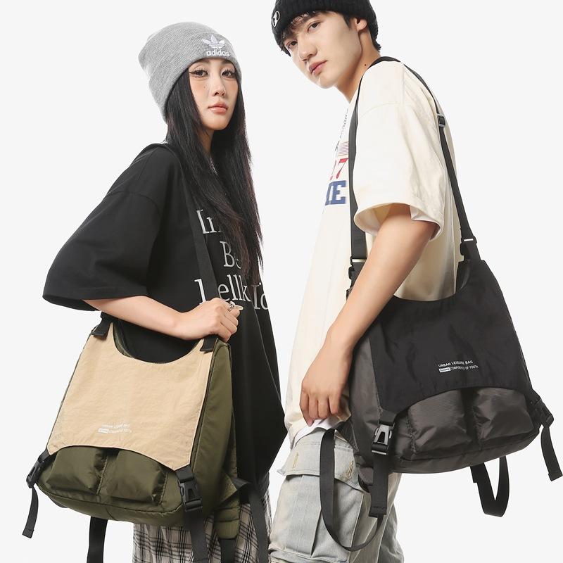 Hong Kong wind locomotive trendy cool neutral color matching shoulder bag new large capacity double shoulder messenger bag