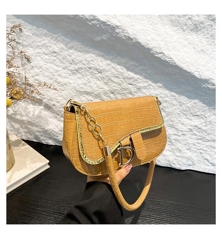 Elegant Shoulder Designer Bag For Women Modern Chain Detail Versatile Handbag Small