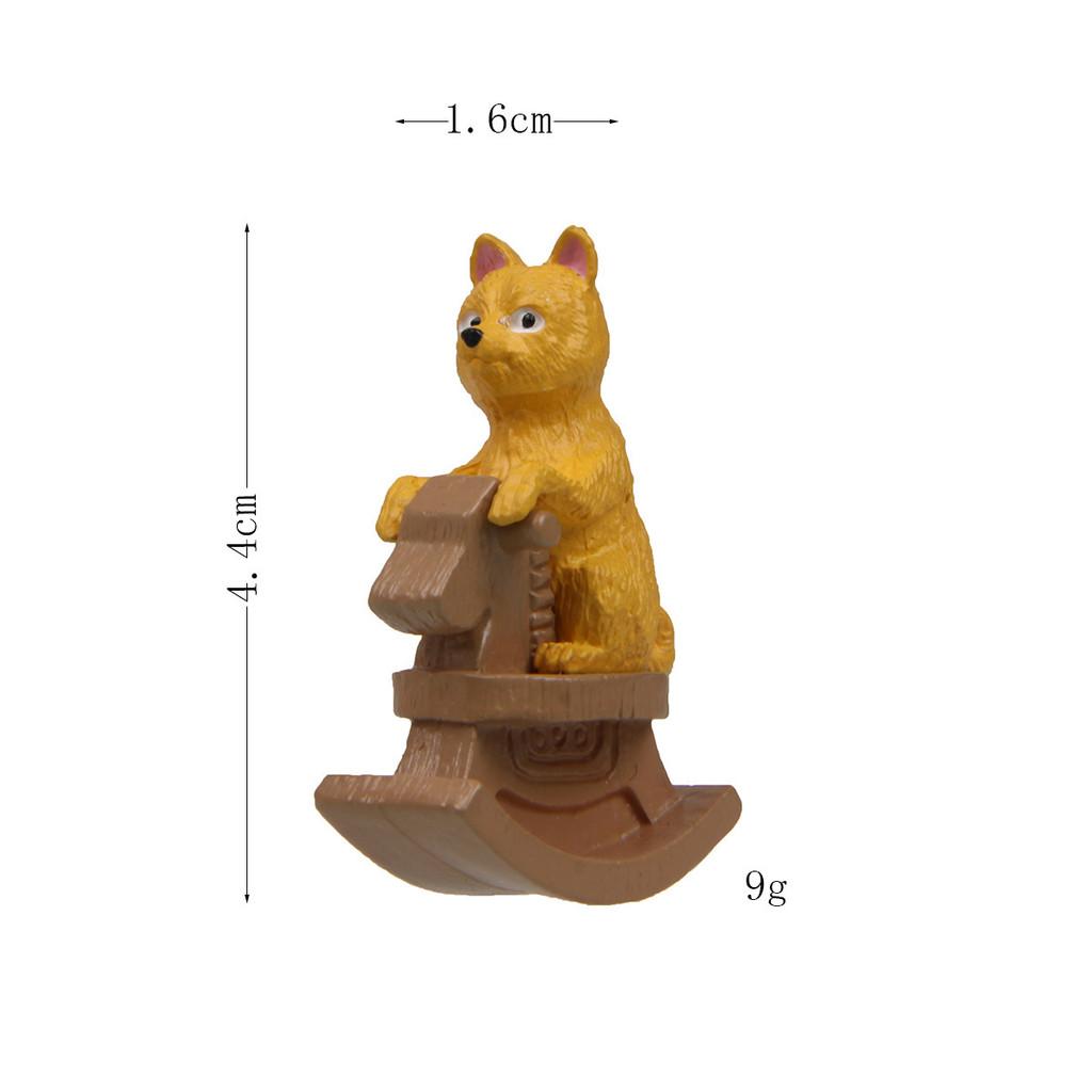 Shiba Inu auf einem Holzpferd Mikro-Landschaftsspielzeug aus PVC für Schreibtischdekoration und Sammler