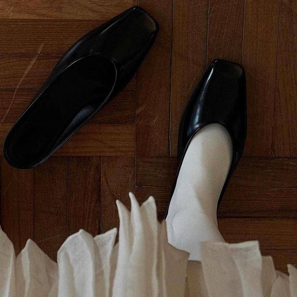 2025 summer new P home high sense niche square head Muller cool slippers women wear flat bottom bag head half slippers