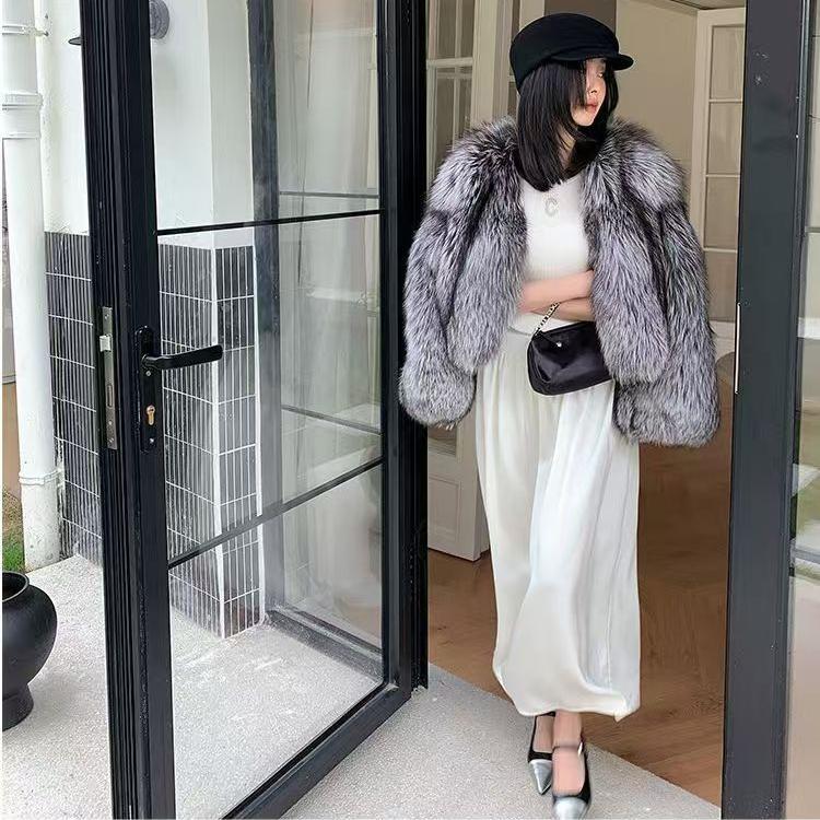 Autumn and Winter New Women's Clothing Temperament Socialite Youth Silver Fox Fur Coat Thick Warm Top Wool Sweater