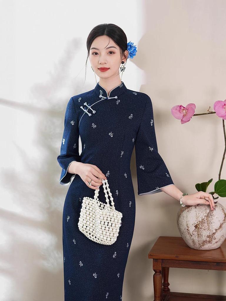 2025 Autumn Women's Slim-Fit Blue Knitted Cheongsam with Inverted Sleeves