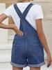 Damskie sprane niebieskie dżinsowe ogrodniczki z regulowanymi ramiączkami i podwiniętymi nogawkami