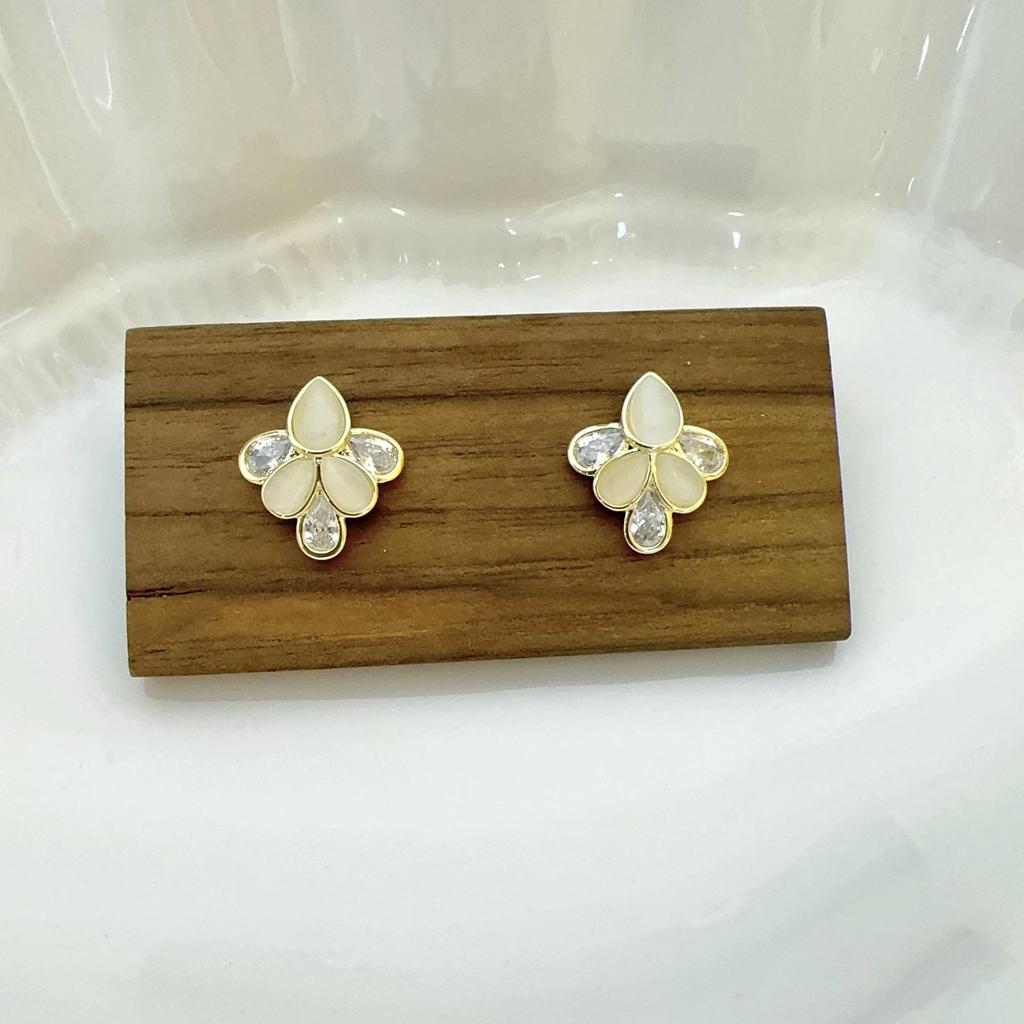 Utsökta Örhängen med Zirkon Kattöga Teardrop: Elegant dammode, lyxig och mångsidig.