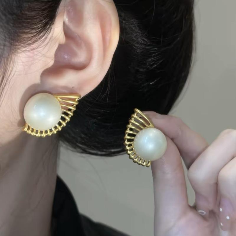 Geometry Sector Round Imitation Pearl Stud Earring for Women Korean Sweet Ear Wedding Party Jewelry
