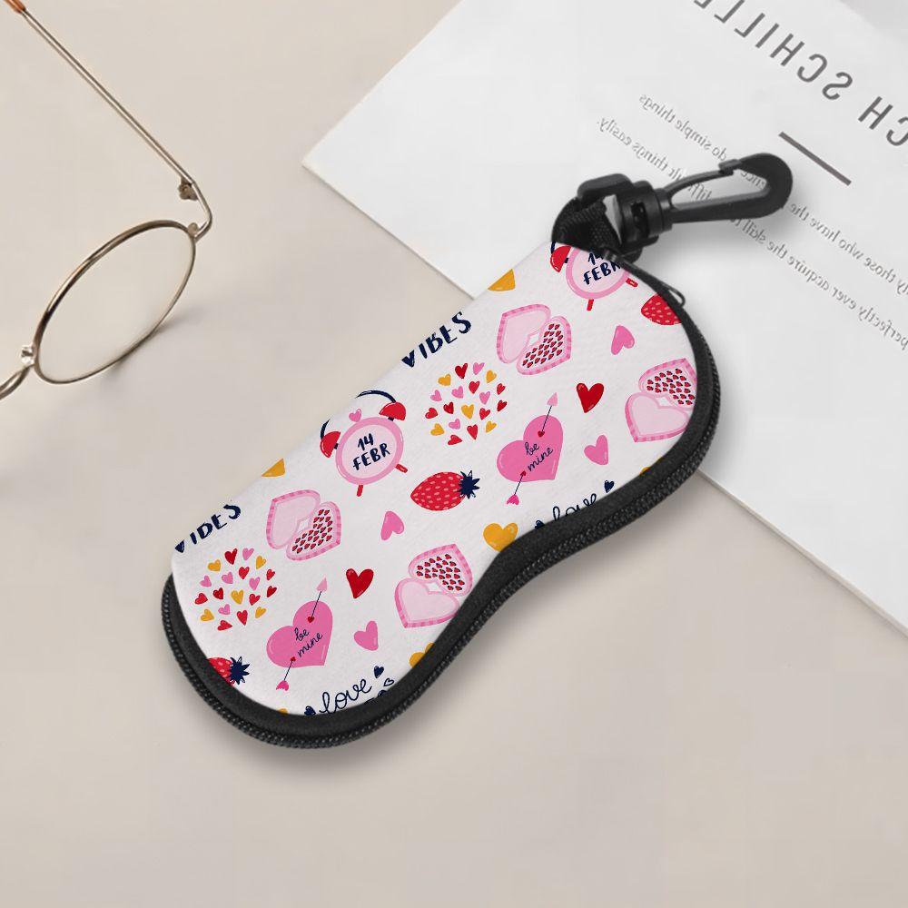 Cute Hearts and Valentines Print Sunglasses Case, Soft Fabric Spectacle Storage Pouch, Portable Anti Scratch Eyewear Bag for Daily Travel