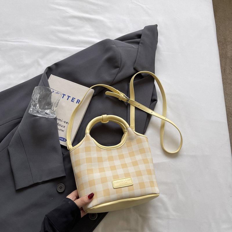 2025 New Fashion Versatile Shoulder Crossbody Bag Premium Underarm Temperament Plaid Hand Bag Bucket Bag