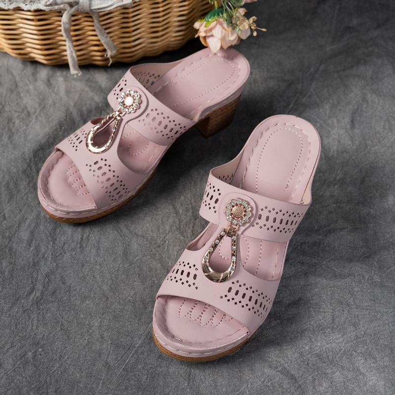 High-quality hollow rhinestone thick-soled slippers women's slope heel large size buckle open-toed beach cool slippers