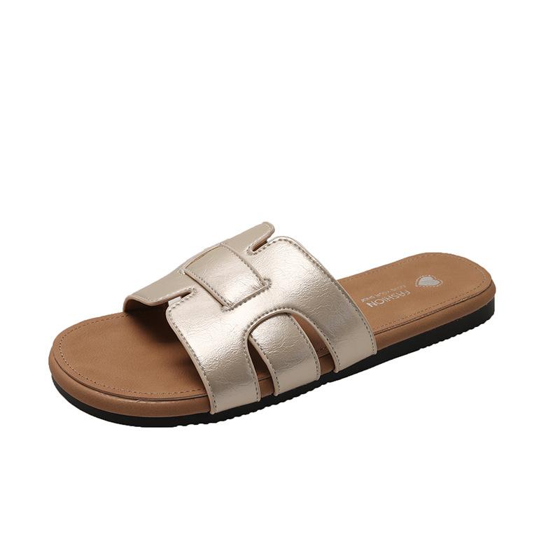 Versatile summer white outer slippers girl 2025 new niche fashion woven beach one-word drag fairy sandals
