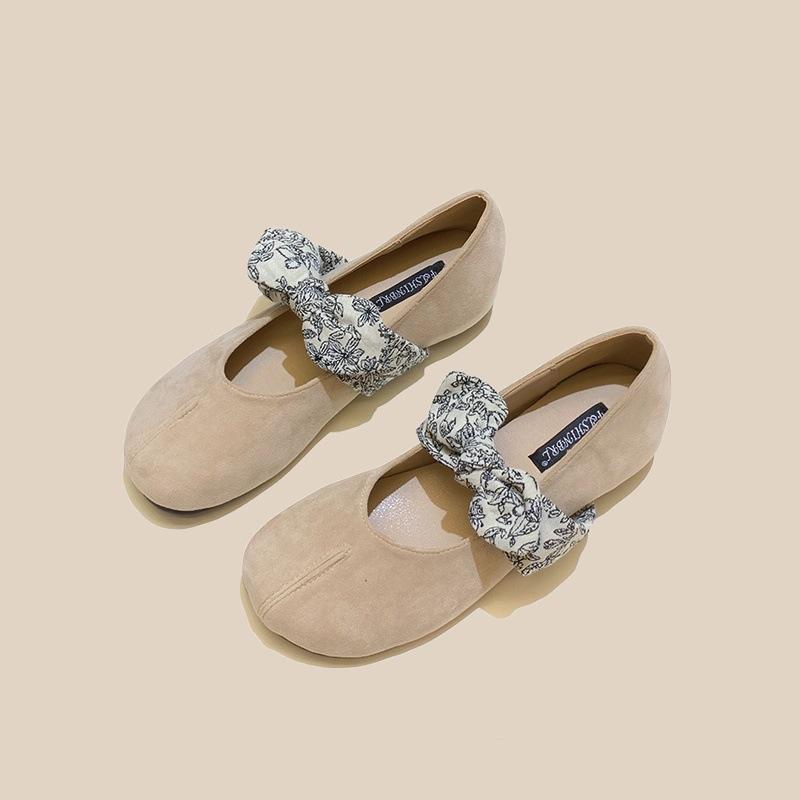 

Flat-soled single shoes women s new summer versatile fashion fairy round head shallow mouth inner height-increasing Doudou shoes 35