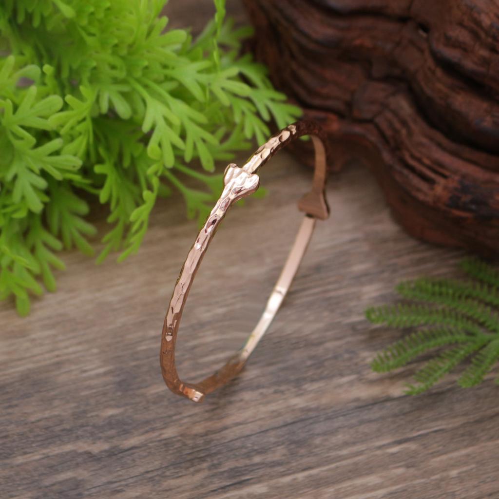 New love knock pattern closed bracelet, women's fashion advanced sense closed heart bracelet