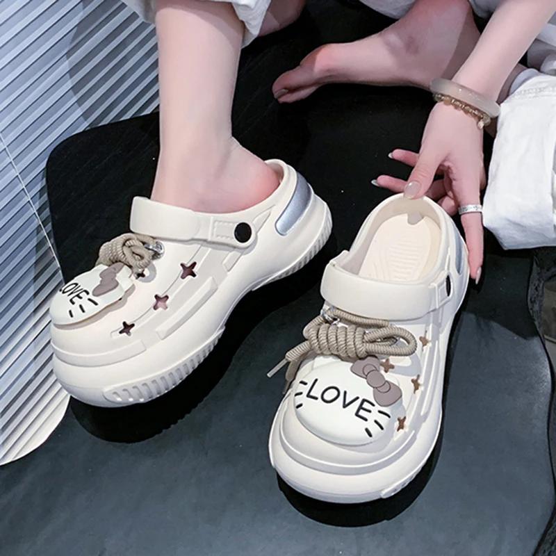 Mode 2025 Niedliche Cartoon-Sandalen mit dicker Sohle Damen Sommer zum Schnüren Eva Clogs Gartenschuhe Frau Rutschfeste Plateau-Strandsandalen Weiblich