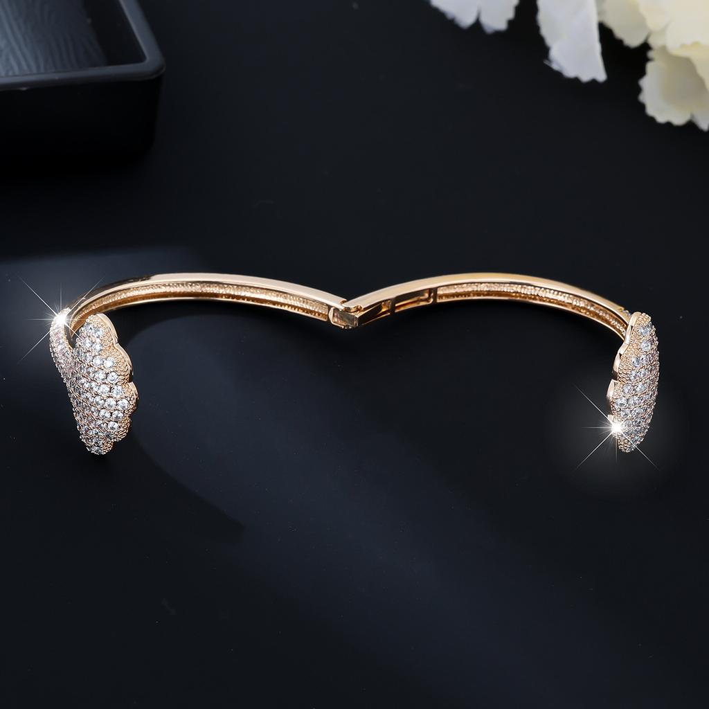 Elegant and Classic Fan-shaped Zirconia Women's Light Luxury High-end Bracelet