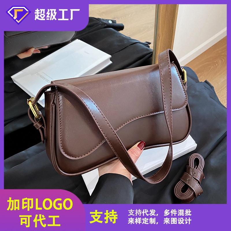 Retro single shoulder women's messenger bag, new versatile niche commuter handbag, fashionable small square bag