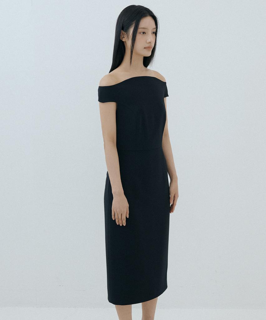 Lucirju Curved Off-Shoulder Dress (Black)