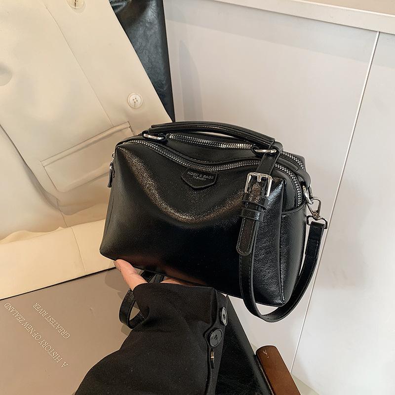 Retro Fashion Women's Bags, New Autumn and Winter Handbags, High-end Textured Commuter Messenger Bags