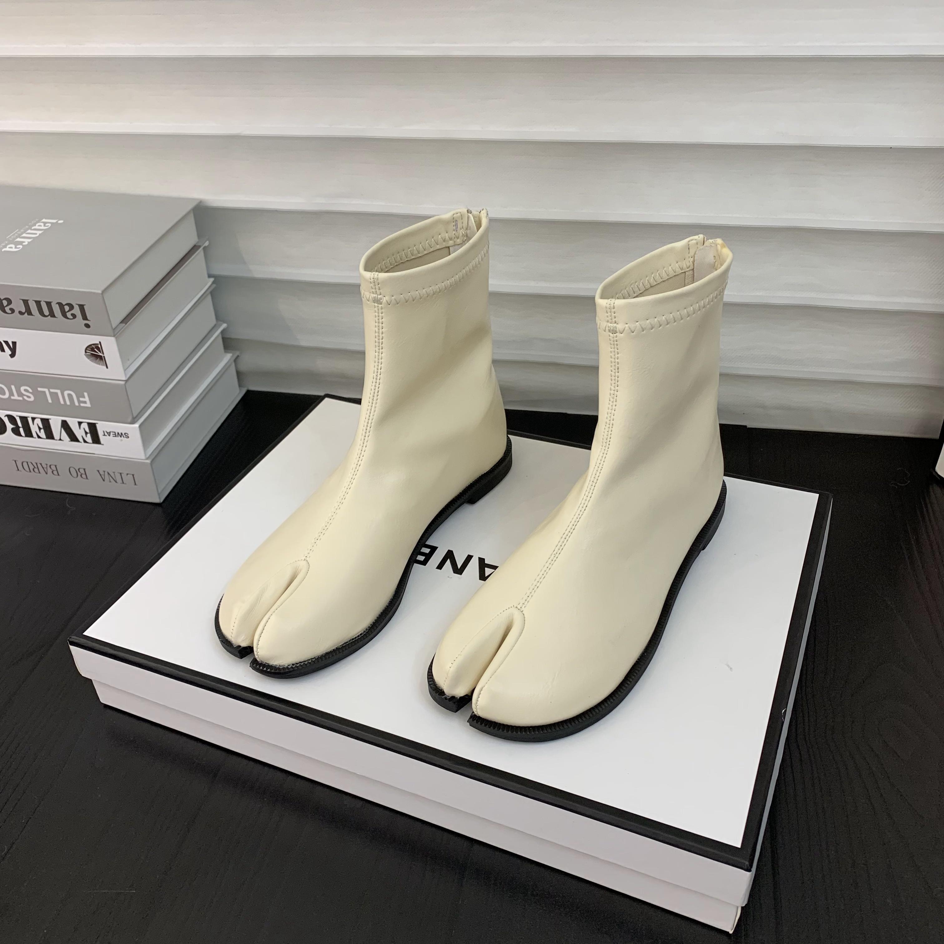 Женские сапоги Осенняя обувь Плоский каблук Молния Сапоги-женщины Роскошные дизайнерские с круглым носком Низкий рок Кожа Резиновая Мода Базовый Ret 35 5159₽