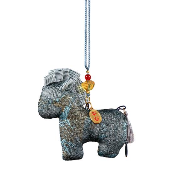 

Саше із знаком Зодіаку Кінь Традиційна Ручна Вишивка Китайське Ремесло Ароматна Декорація для Автомобіля з Китицями та Бантами Репелент від Комарів О освіжуючий D