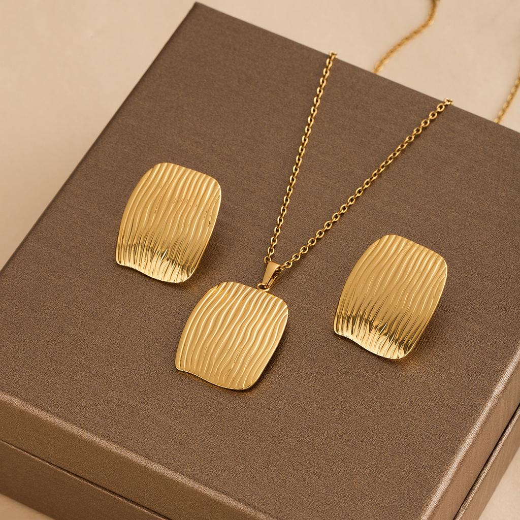 French Retro Light Luxury Metal Style Geometric Star Pearl Stud Earrings Necklace Set High-End Niche Earrings