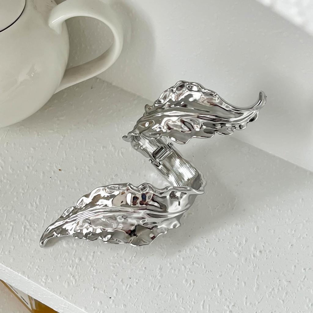 Interlocking Ring Open Bangle - European & American Light Luxury Design for Women