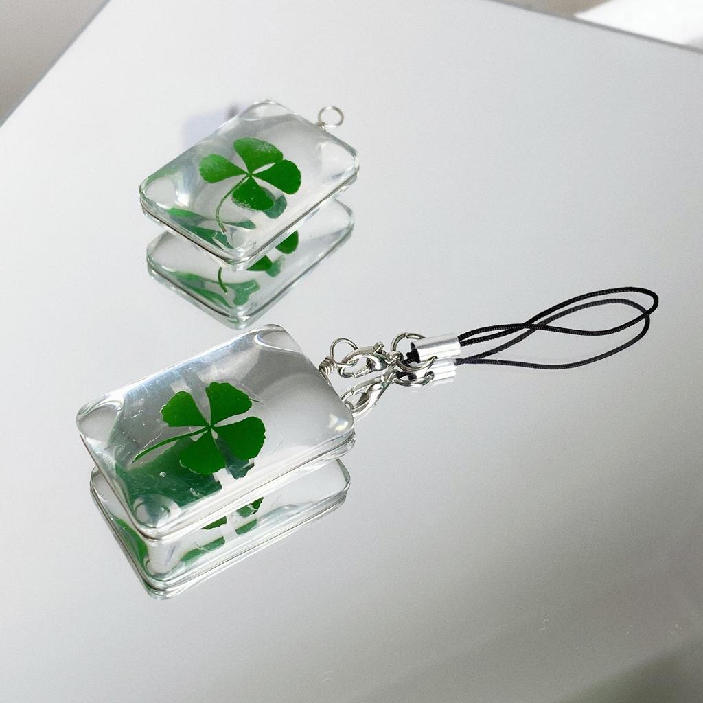 1 Pc Natural Clover Pendant Cross Border Lucky Star Dried Flower Bag Keychain Green Glass Pendant Pendant