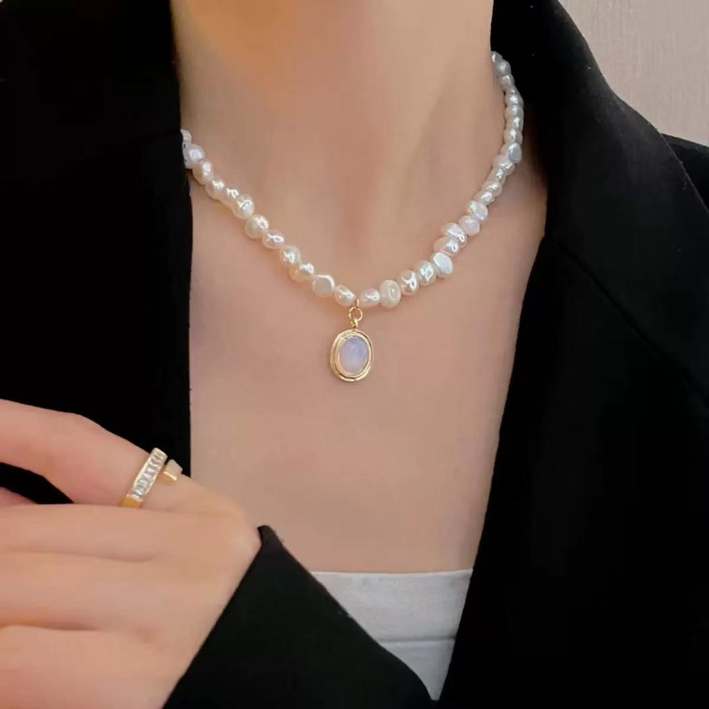 Fashion Pearl Bow Necklace Elegant Versatile Ladies Textured Sweater Chain Collarbone Chain