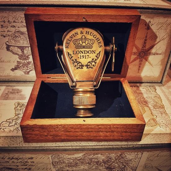 Mosiężny Monokular z Drewnianym Pudełkiem – Styl Steampunkowy, Mini Luneta Szpiegowska, Prezent Kolekcjonerski Marynistyczny