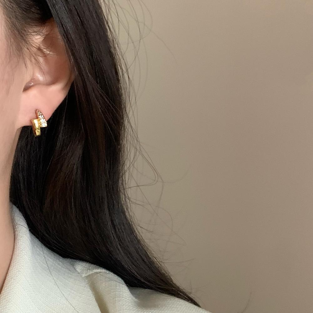 Chic French Retro Rhinestone Circle Earrings: Versatile & Stylish Ear Cuffs