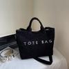 Modna nowa torba na ramię o dużej pojemności damska torba listonoszka popularna wszechstronna aksamitna w paski damska torba z literami przenośna torba typu tote
