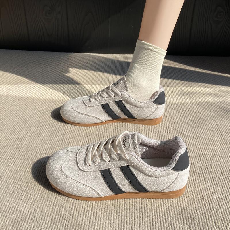Vintage leichte deutsche Trainingsschuhe Damen 2025 Frühling neue Mode Schnürschuhe gelbe Sneaker flache matte Leder-Sneaker