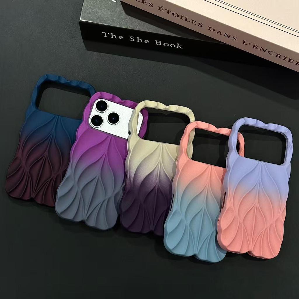 Electroplated Gradient Leaf Striped Case for iPhone 15/16/17 Pro Max