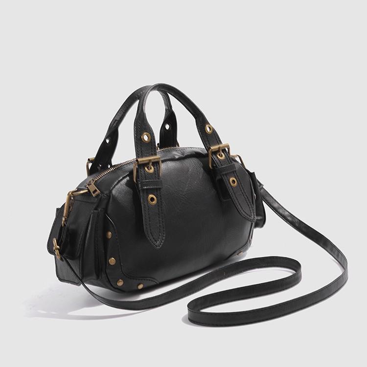This year's popular biker-style Boston handbag is a multi-pocket vintage niche high-quality shoulder and crossbody bag