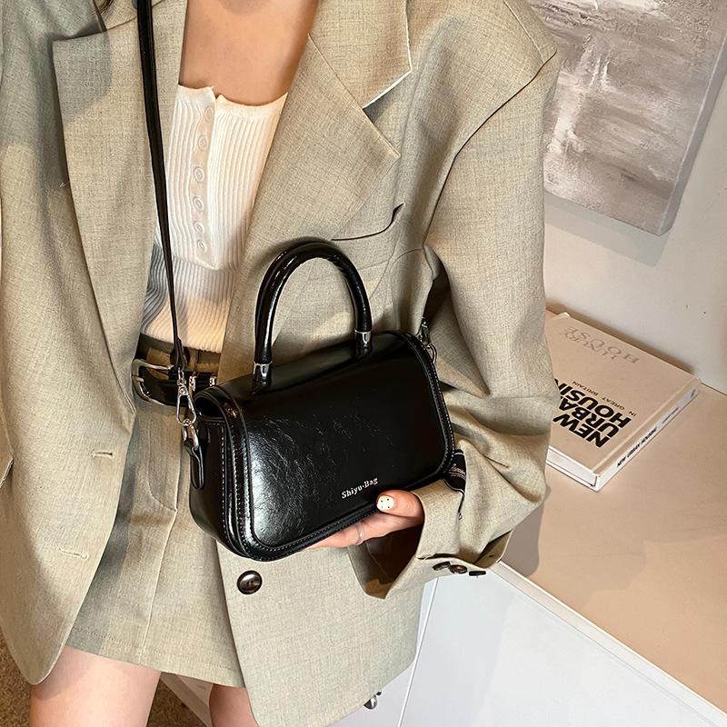 Niche Design Simple and Versatile Casual Handbag Women's 2025 Summer New High-end Messenger Bag Small Square Bag