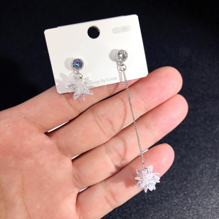 Austrian super flash crystal earrings, stud earrings, niche high-end temperament earrings, long simple earrings, 925 silver needles.