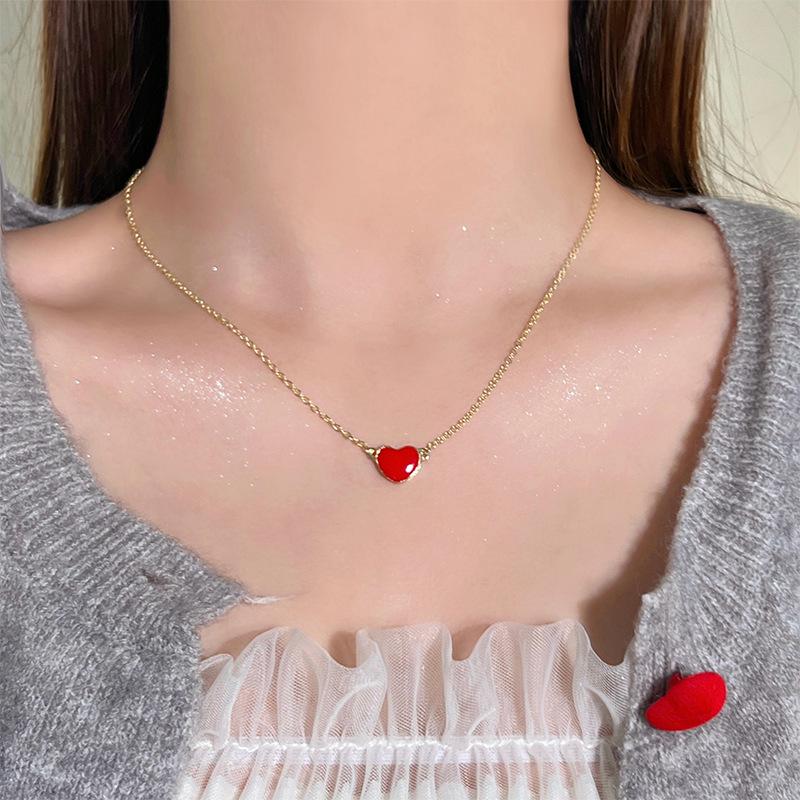 Elegant Metal Heart Clavicle Necklace for Women - Light Luxury Design
