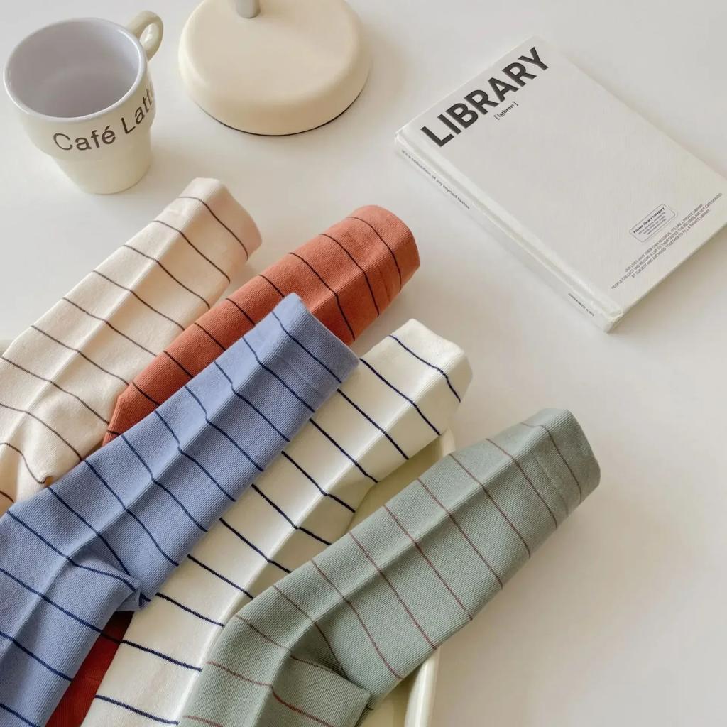 Chaussettes en Coton Streetwear pour Femmes Style Collège Rayées Filles Chaussettes Montantes Mignonnes Femmes Mode Décontractée Harajuku Chaussettes Longues Styles Coréens