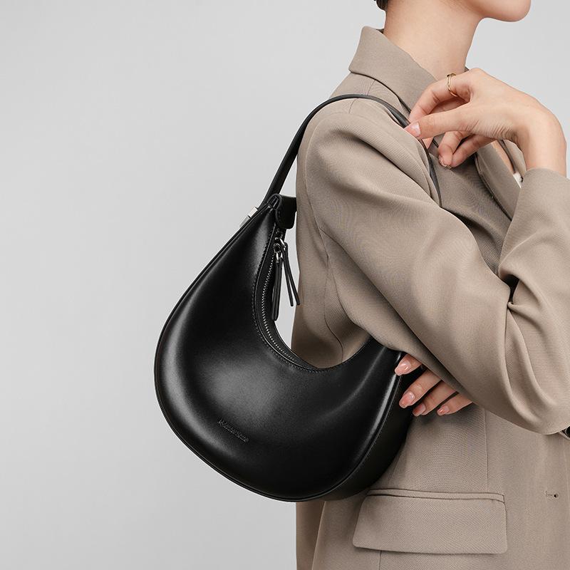 Cowhide Crescent Bag Women'S Versatile Commuter Underarm Bag Strict Black Crescent Tote Bag Premium Leather Shoulder Bag