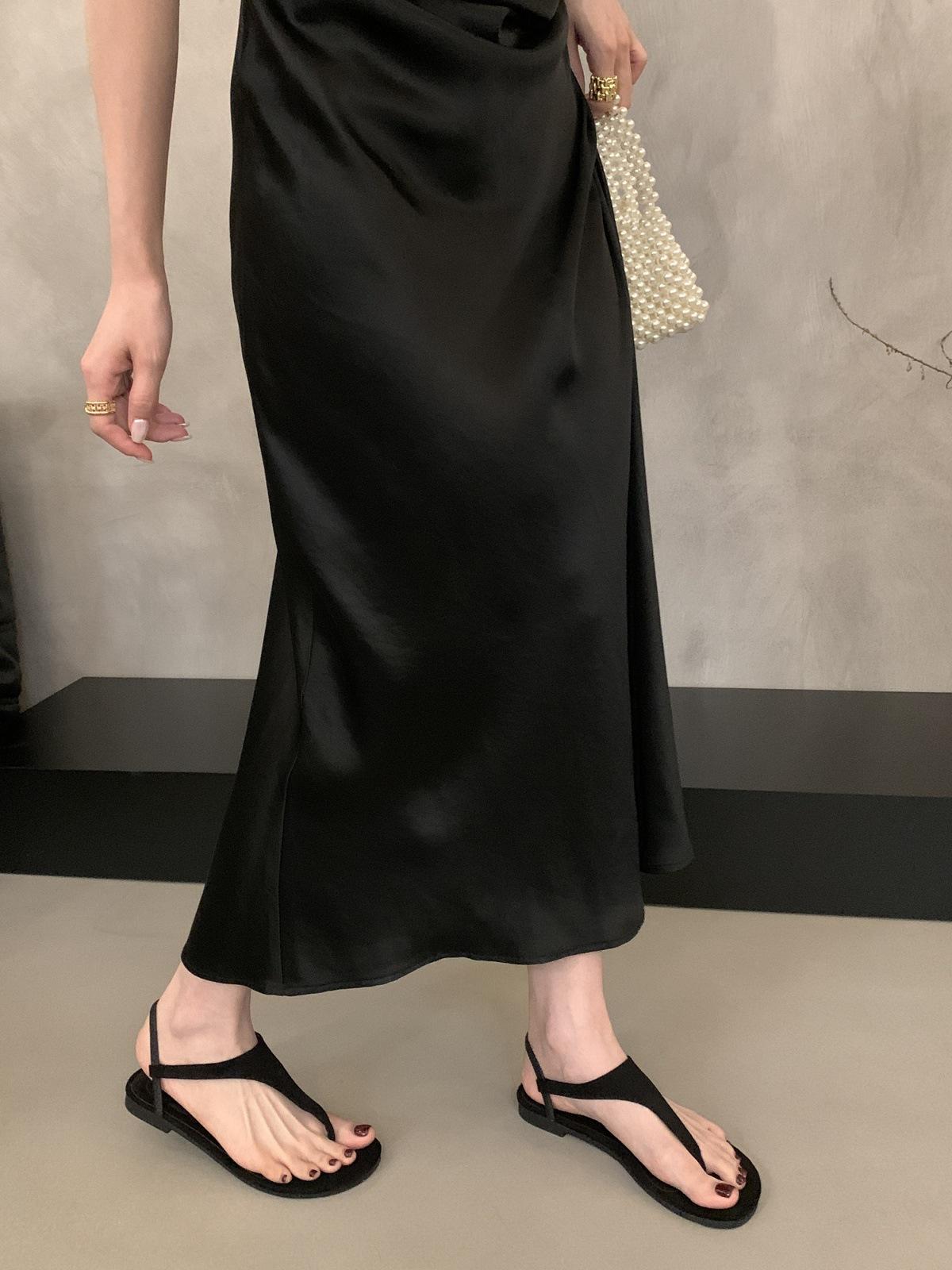 

French flat-bottomed vacation wind pinch sandals fairy shoes 2025 new summer black versatile beach Roman shoes 35